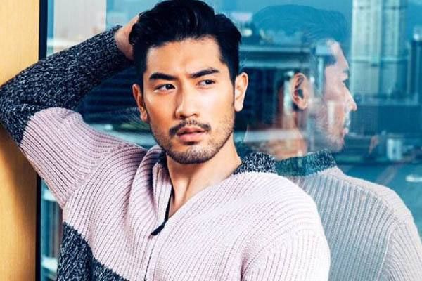 高以翔灵堂外有人售花敛财，还有人线上集资，经纪公司紧急发声明