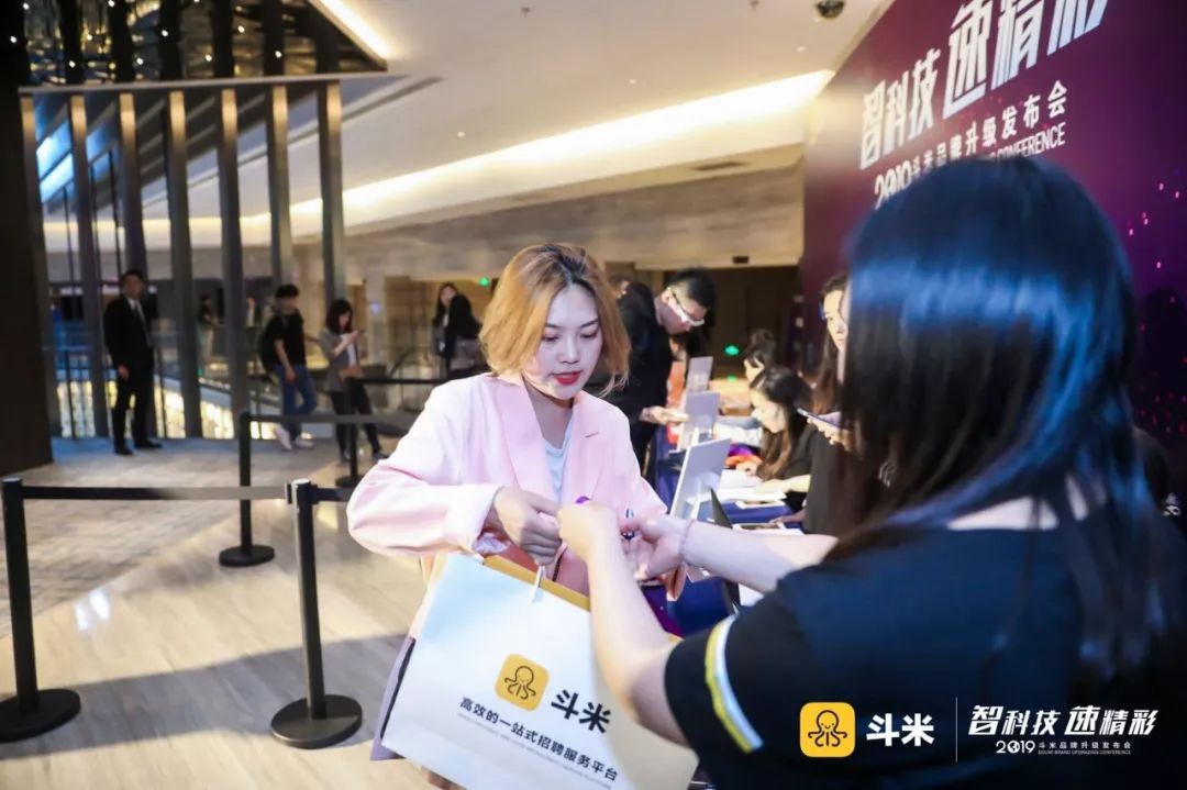 更大也更快，斗米的蓝海战略