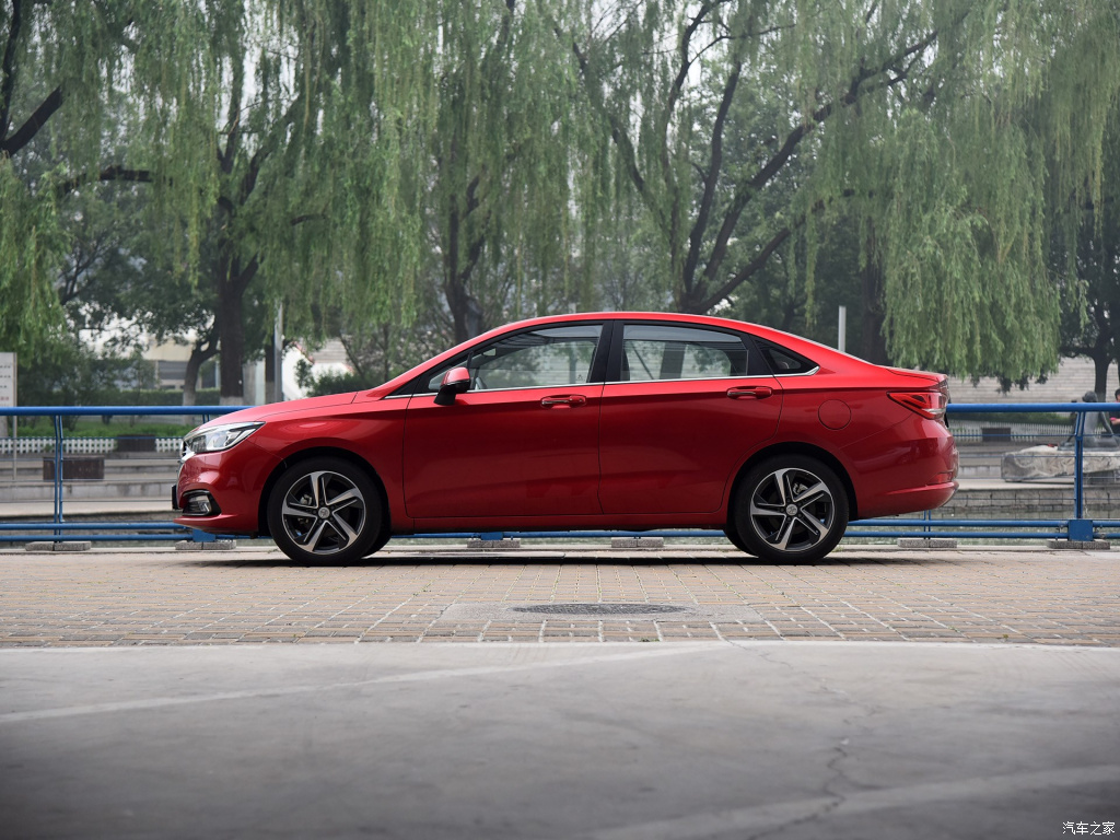 北汽绅宝D50车怎么样,15年的北汽绅宝d50多少钱