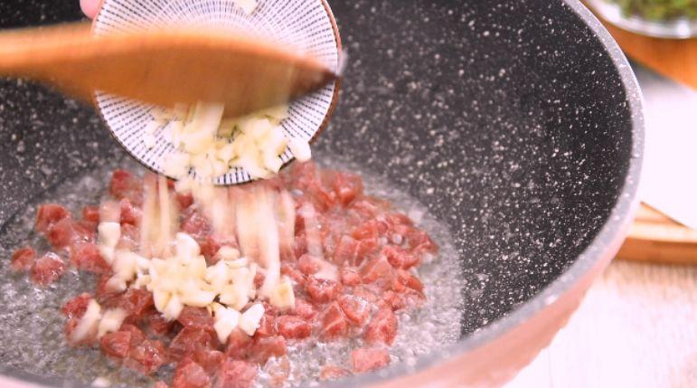 推荐三道补钙的食谱该好好补钙了,适合年轻人吃的补钙养生食谱