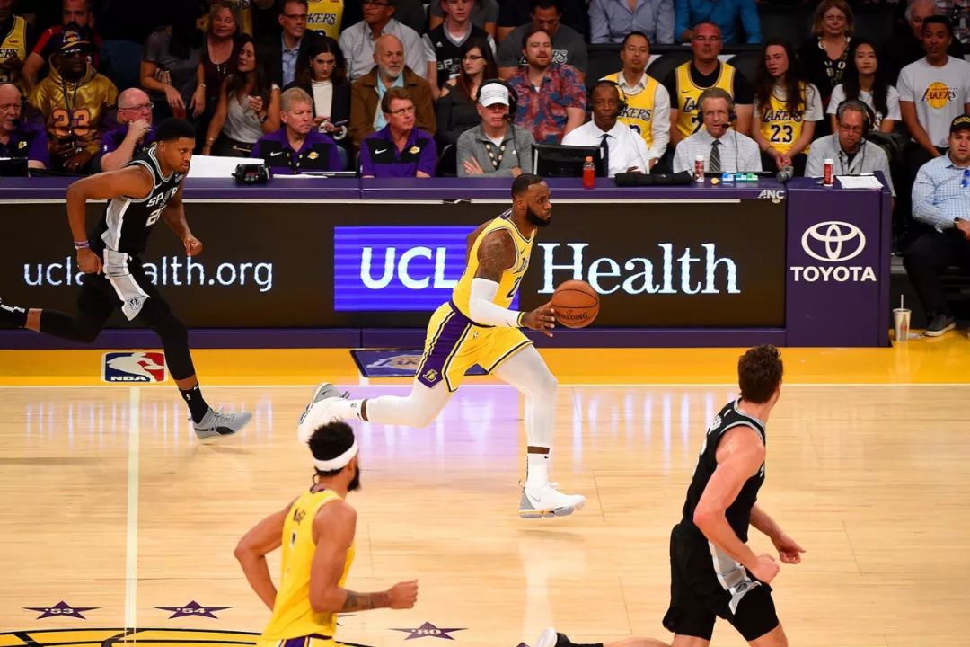 纠结詹姆斯是不是控卫,阿尔德里奇打不打5号位,没有任何意义