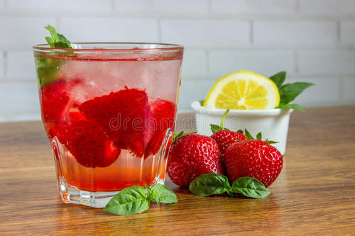 朋友偶然相遇一见如故,朋友偶然相聚