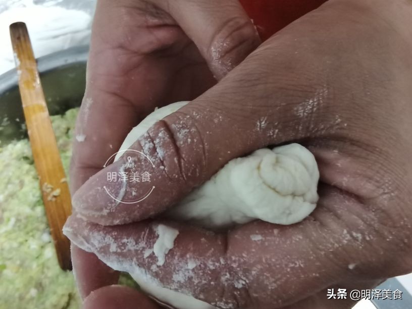 做馅饼和面的方法告诉我一下,做馅饼时如何让馅饼皮薄如纸