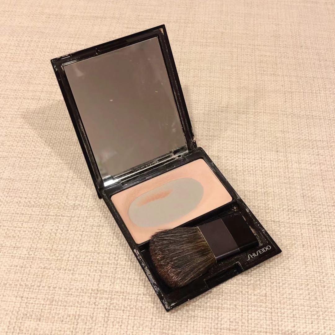 超越年度爱用,不挑肤质拯救熬夜通宵脸的彩妆单品