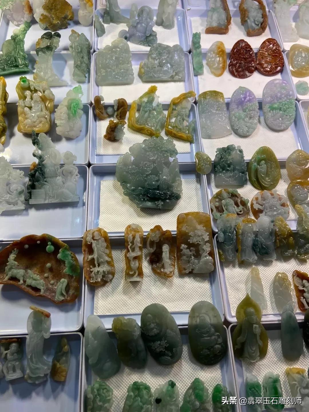 摆地摊卖翡翠手镯,地摊卖翡翠手镯