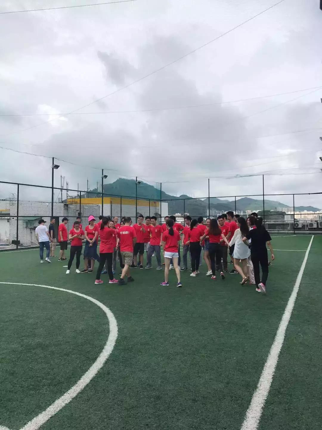 每当夜幕降临就会出现一群英雄,每当夜幕降临走到负一楼