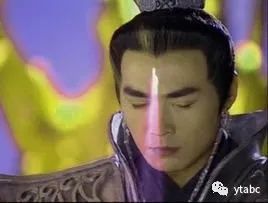 老鼠偷偷溜进博物馆,杀死拥有三只眼的远古生物