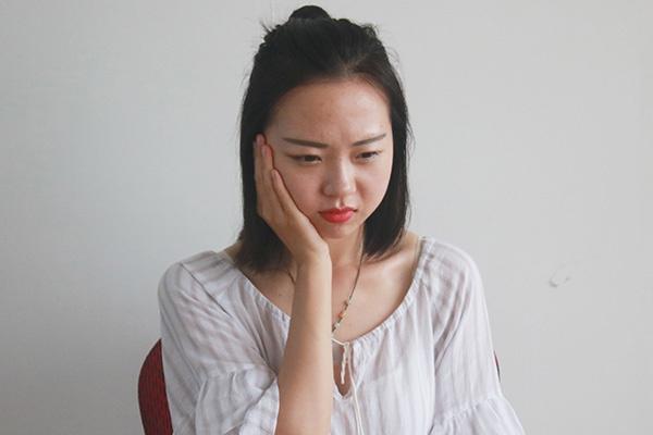 女性唇边长胡子怎么办,女人上唇长胡子是什么原因造成的