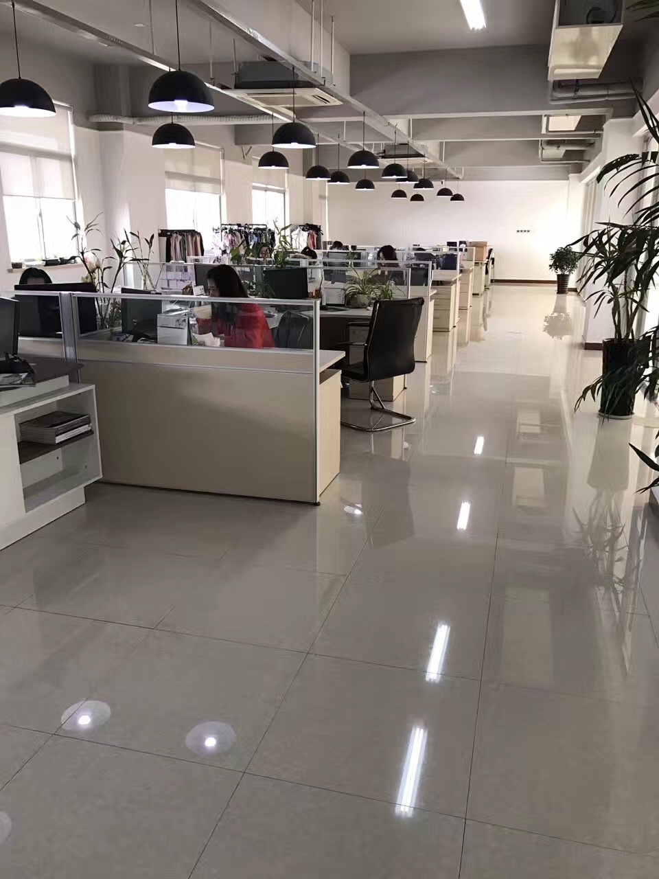 大学生穿戴名牌,小学生有必要穿名牌吗