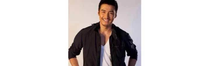 男生肤色黑穿什么颜色衣服,肤色较黑男生穿什么颜色的短袖