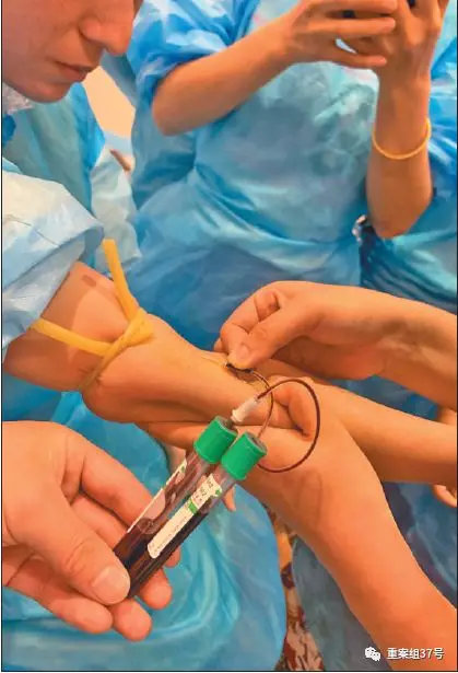 男记者*底卧**微整形速成班：学员互扎致出血淤青，禁药*证假**一条龙