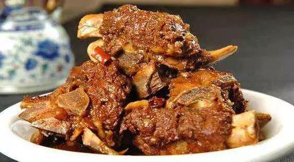 闃垮厠鑻忔潕璁颁覆涓查鐏攨,闃垮厠鑻忔潕璁伴吀杈g矇