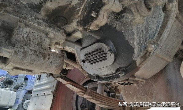 卡车后桥漏油有什么原因,卡车漏油怎么处理