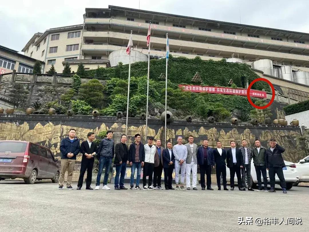 张耀扬开啤酒片段,张耀扬倒酒