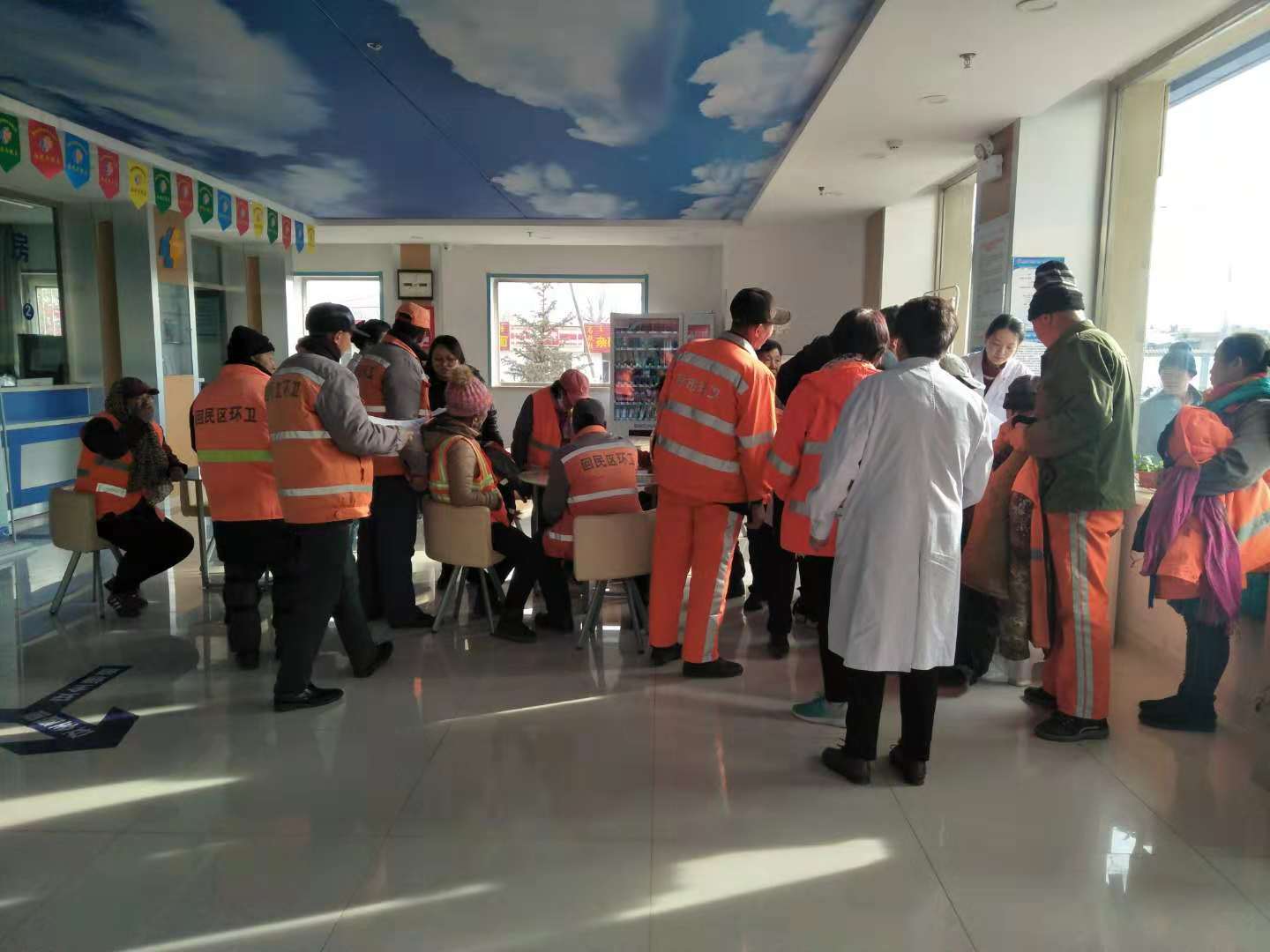 回民区环卫局联合凯霖耳鼻喉医院为环卫工人免费做健康检查