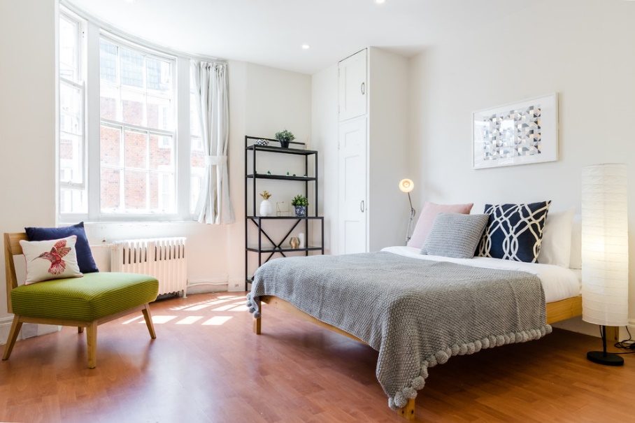 床头怎么布置比较合适,床头布置简约高级