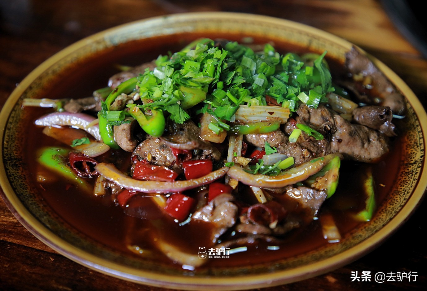 乐山这座村子,靠一碗牛肉闻名四川,只有最会吃的人才知道它