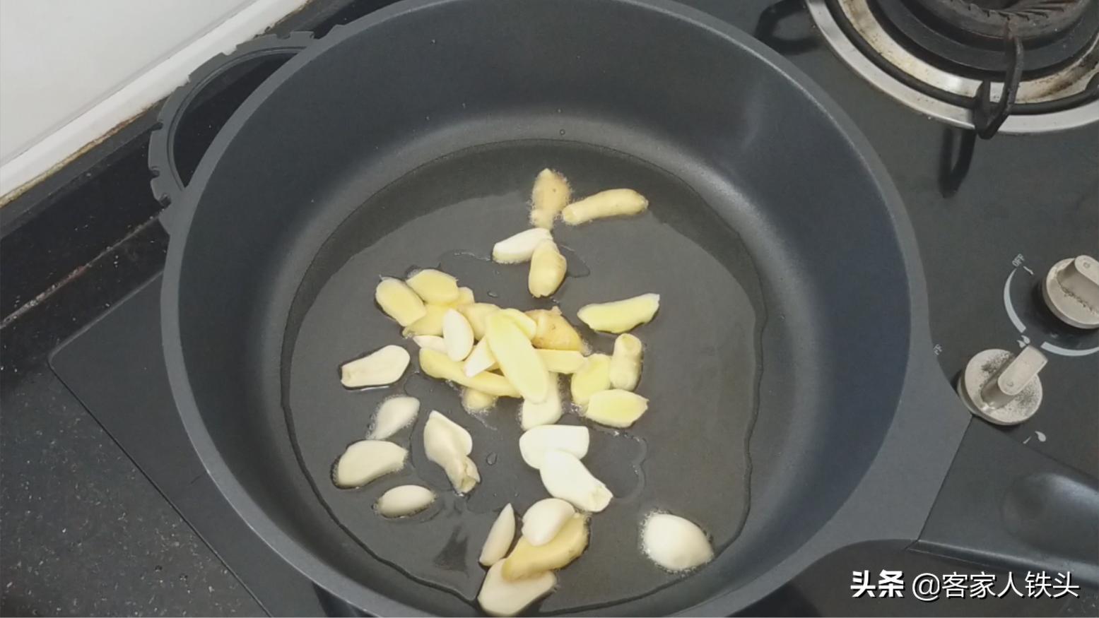 秘制咸香焖鸭肉,咸香煎鸭肉