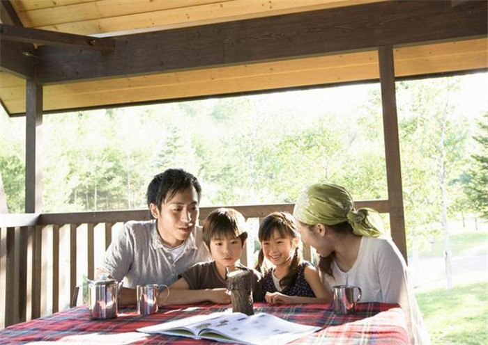 土豪舅舅带外甥购物,舅舅带14个外甥逛超市结账时细节