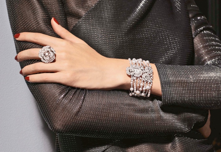 tiffany蒂芙尼手链怎么搭配,tiffany蒂芙尼18k手链四叶草