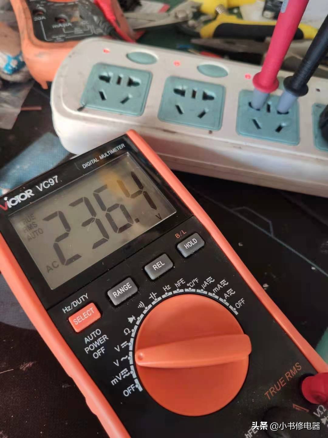 新手怎么学会用万用表,如何使用数字万用表教程