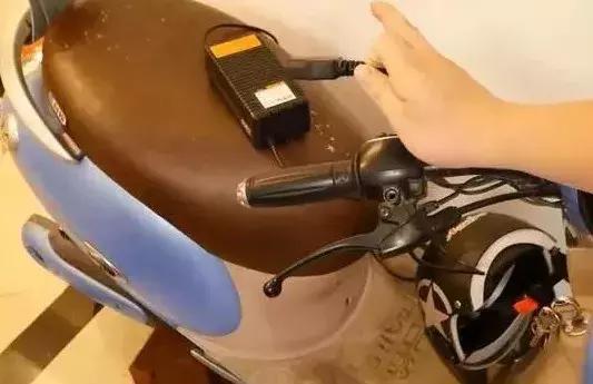 电动车正确充电方法铅酸,电动车电池两年未充电没电怎么办