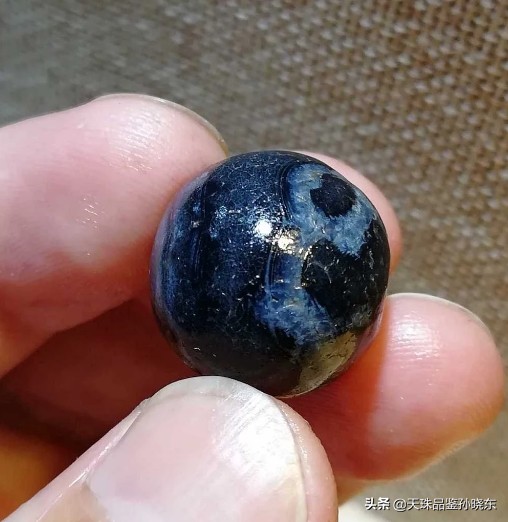 蓝沁缠丝玛瑙天珠是天然的吗,蓝沁一线药师天珠是天然的吗