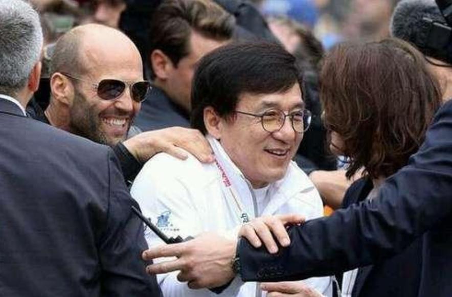 成龙面对外国人嘲讽,成龙年轻时候被女演员嘲讽