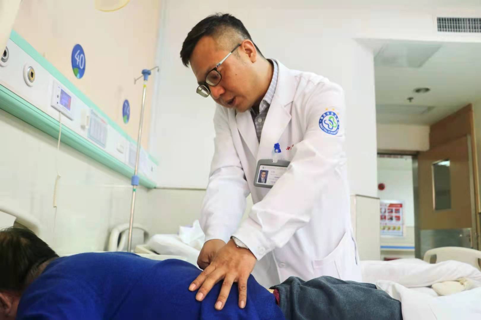 腰痛怎么办军医为你支招,健康科普腰痛该如何处理