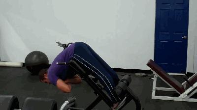 深蹲时臀部眨眼是什么样子的,深蹲时出现骨盆眨眼该怎么办