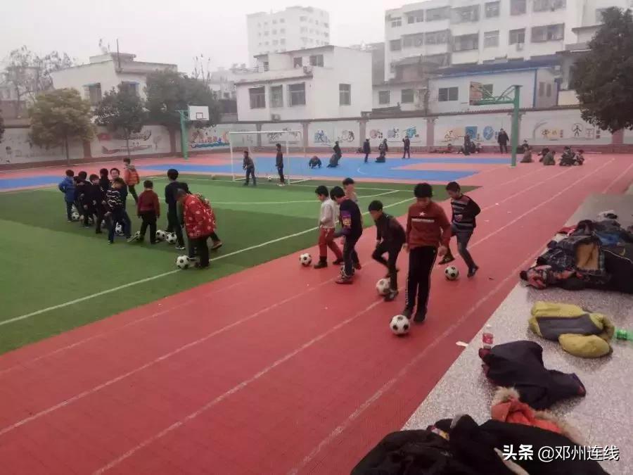 邓州市城区二小足球比赛,邓州校园足球比赛
