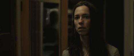 丈夫离奇自杀,竟化作鬼魂留在家中?看一眼镜子,没那么简单……