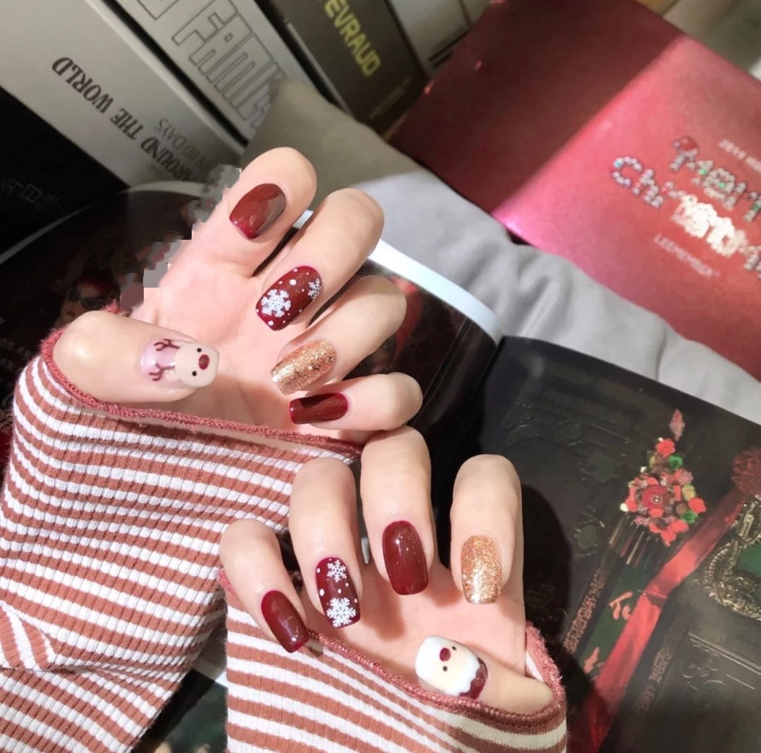 圣诞节麋鹿美甲款式,美甲秋冬款手绘圣诞麋鹿