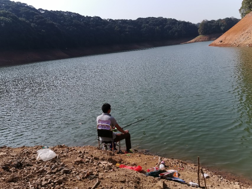 冬季野钓鲫鱼打窝好还是不打窝好,野钓打窝怎样打