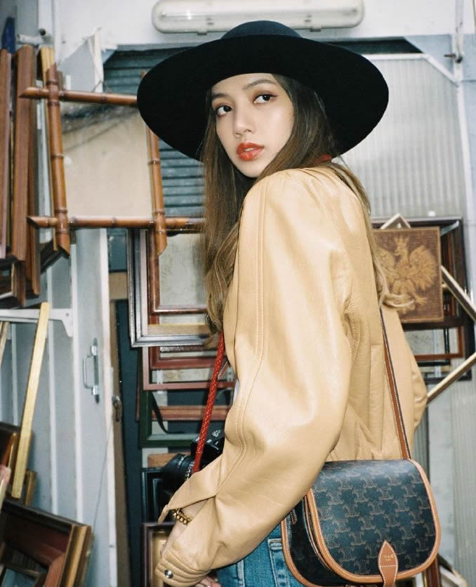 lisa穿牛仔裤泰国,lisa泰国牛仔套装造型图片