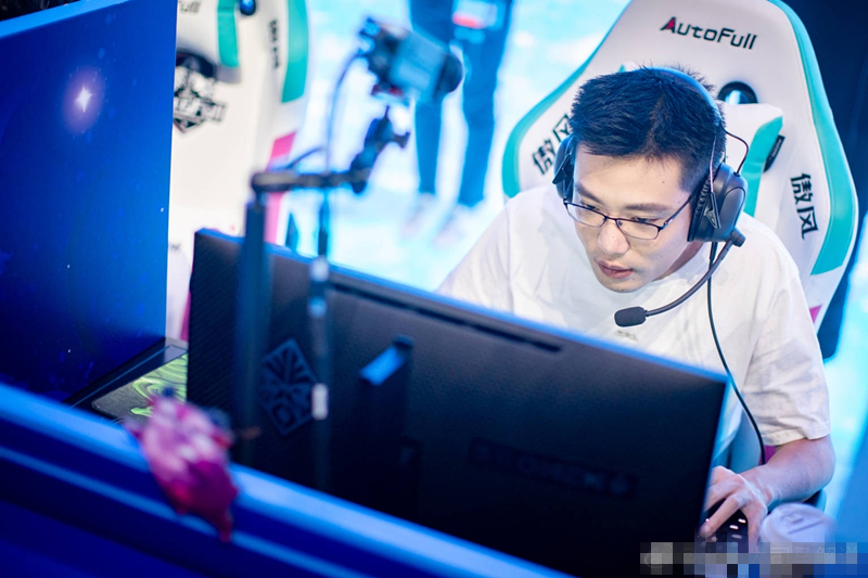 英雄联盟:昔日国服第一螳螂有多强?独创正方形打野引领峡谷潮流