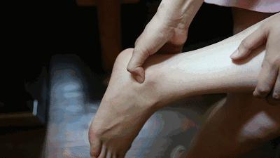 网红洞洞拖鞋简约踩屎感,踩屎感网红拖鞋厚5cm夏季