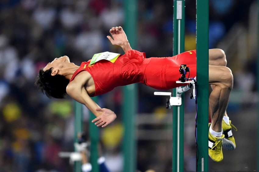 朱建华与张国伟哪个跳的更好,张国伟跳高纪录多少