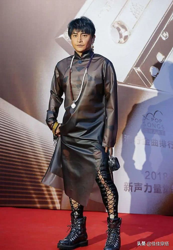 陈志朋穿网眼衫秀别样时尚,陈志朋穿什么高跟鞋