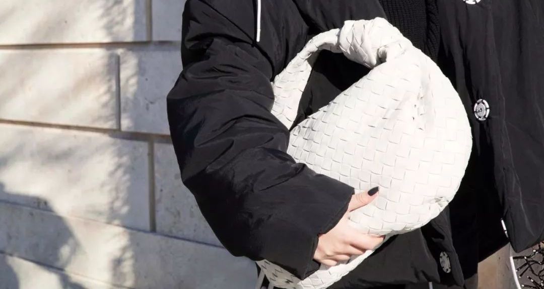 lv斜挎好看的包有哪些,lv经典款包搭配