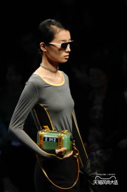 蒛一品牌亮相上海时装周,引领保暖内衣潮搭新风尚