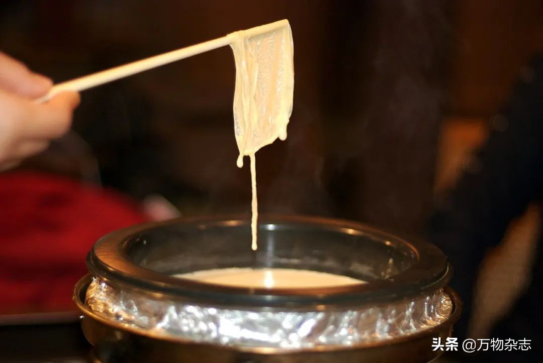 热牛奶冷了会起皮,热牛奶放多久会变质