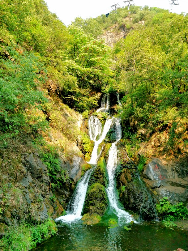 重渡沟：曾经的穷山沟！被民宿唤醒、如今游客一住就俩月