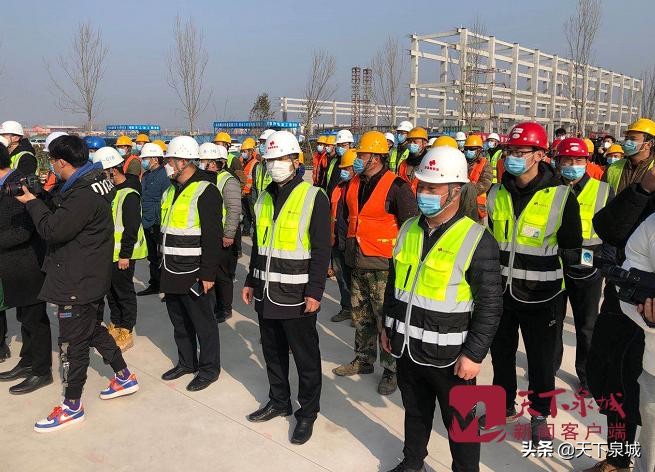 央视聚焦济南：一手防疫一手建设！国博城会展中心主体钢结构开工