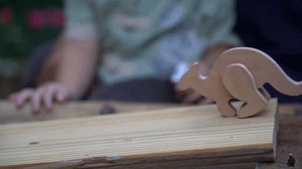 【设计篇】61岁中国大爷火爆外媒!“玩”木头让上亿老外看傻眼!