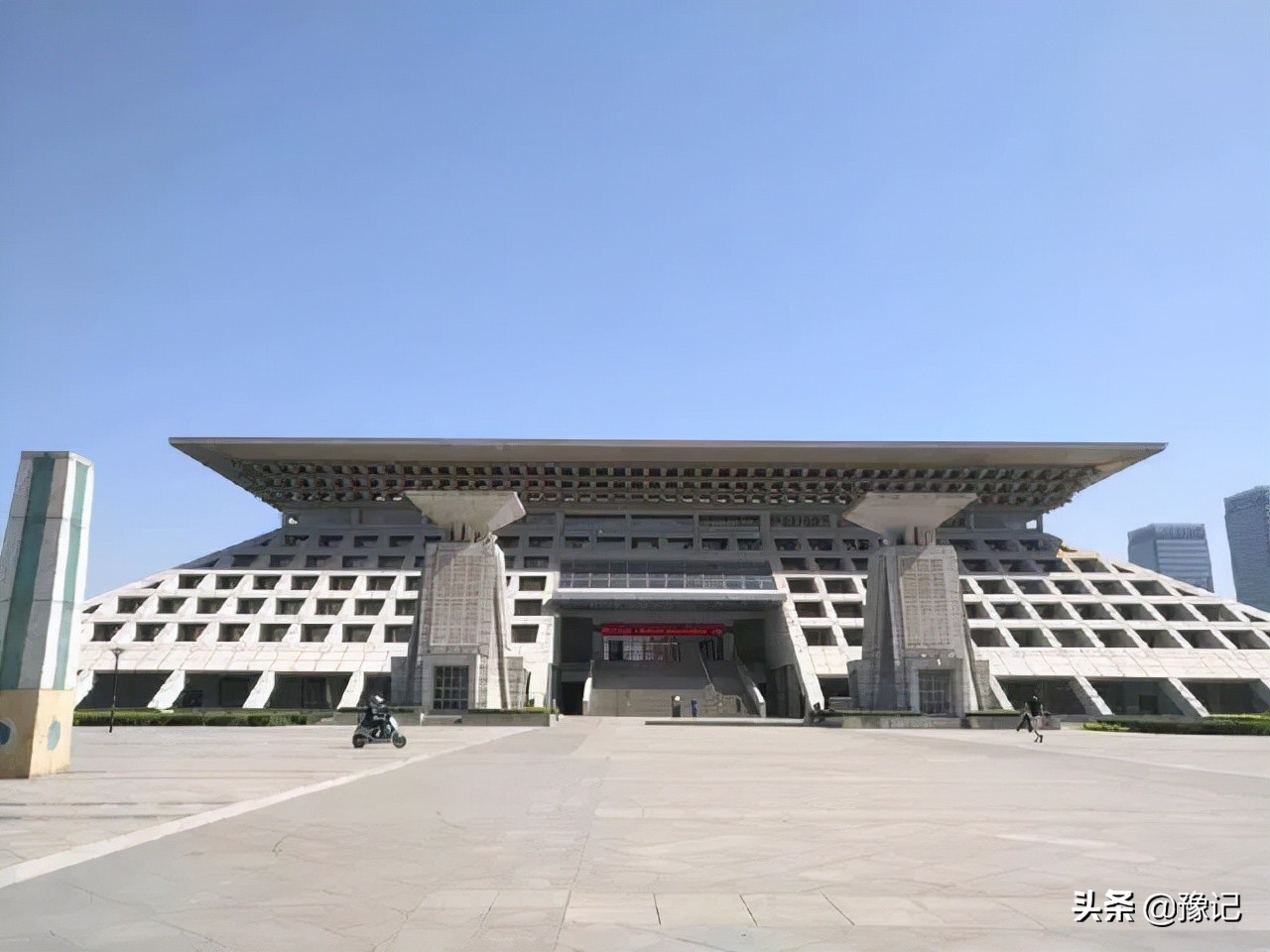 安阳出了个纽扣收藏家，三十公斤藏品藏着大世界|豫记