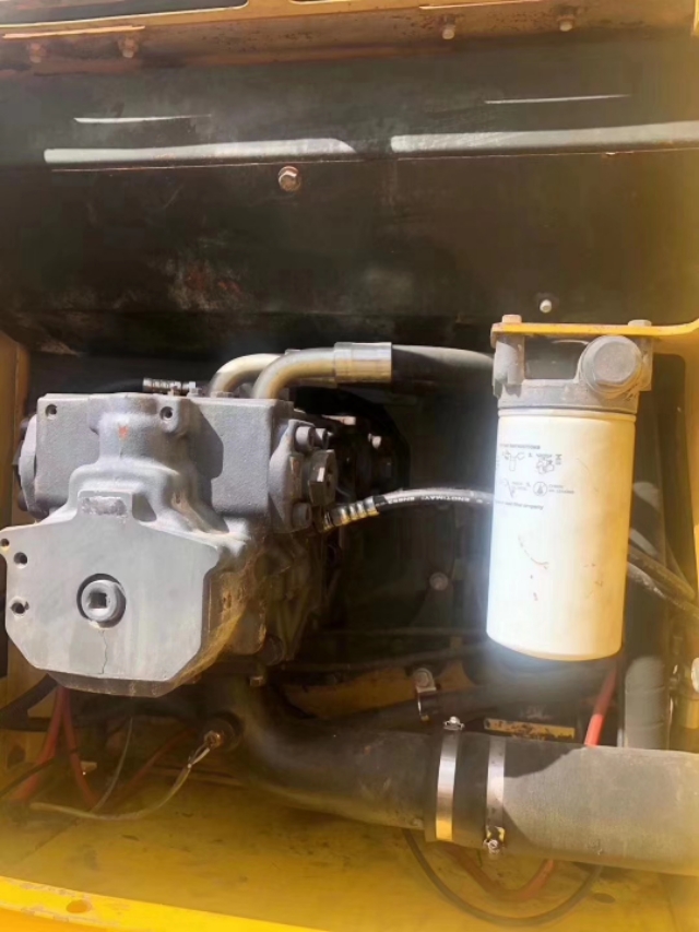 原版小松220-7。性能稳定，价格便宜，看中私聊！