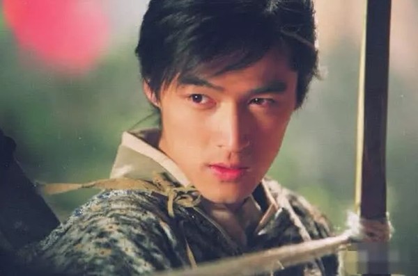 薛佳凝和胡歌分手后还谈过朋友吗,姐弟恋两年被父母拆散