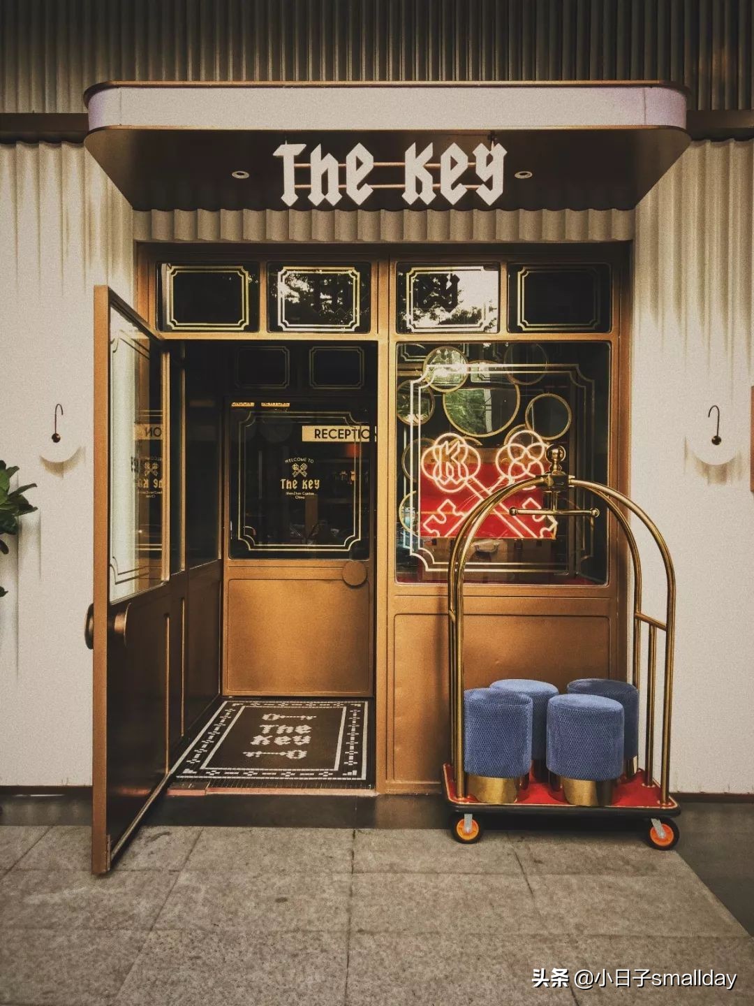 酒吧|坐上逃离人间的微醺列车