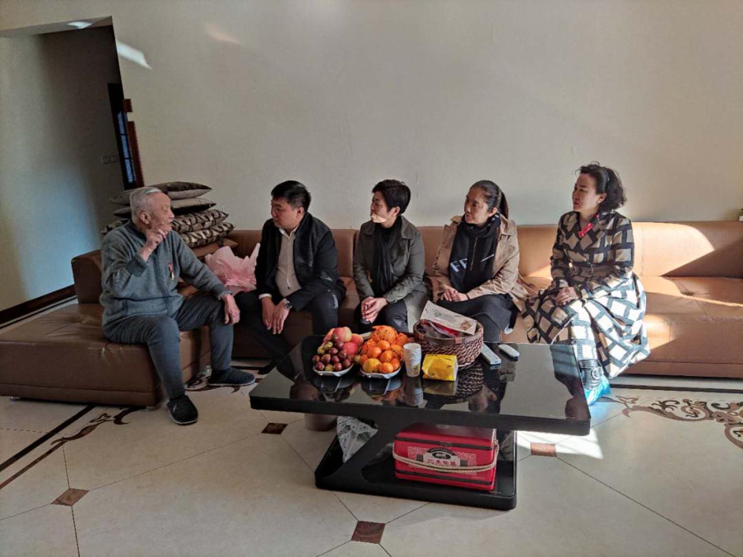 传承抗美援朝精神致敬最可爱的人——鞍山市第三医院领导班子走访慰问参加抗美援朝战争的离退休职工